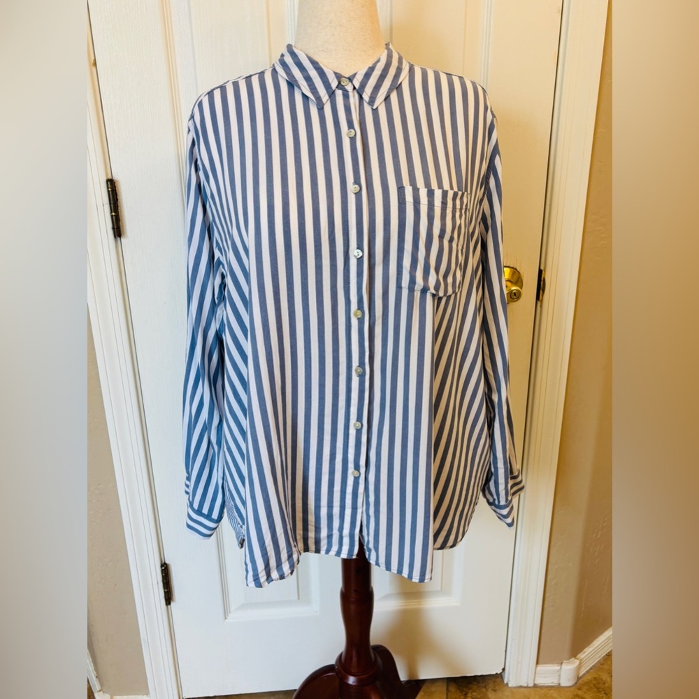 Jane and Delancey Blue and White Striped Button Down Shirt Women’s 2XL Oversized